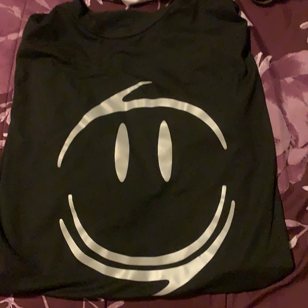 oversized black graphic smileyface tshirt